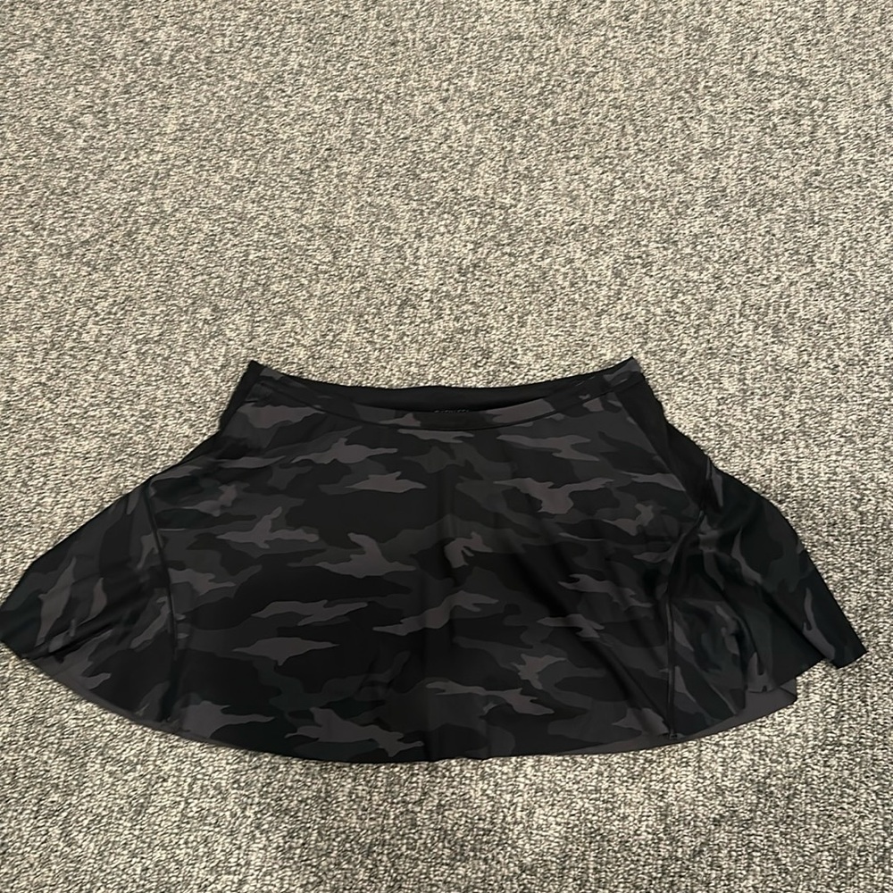 Athleta Athletic Dark Camo Skort Sz L